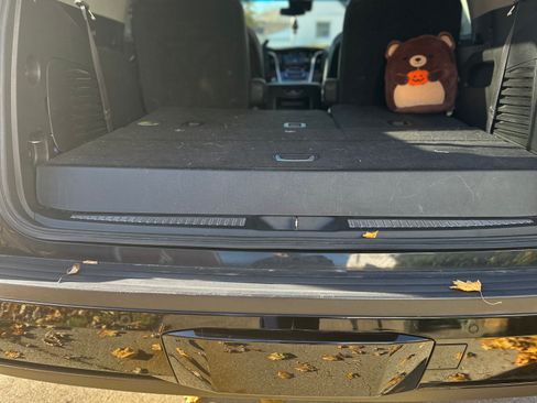 Used 2017 Cadillac Escalade Luxury image 12