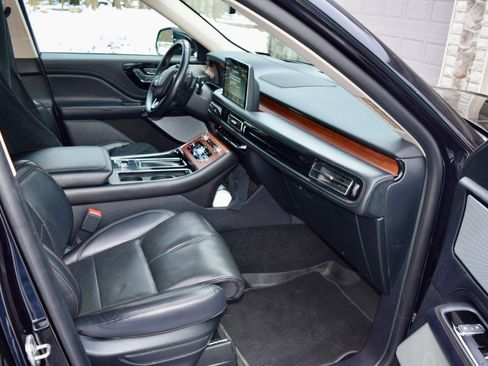 Used 2020 Lincoln Aviator Reserve w/ Equipment Group 202A image 8