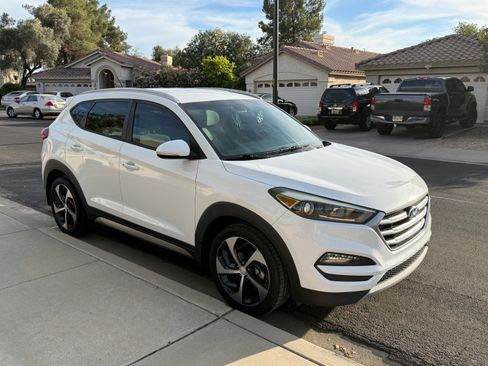 Used 2017 Hyundai Tucson Sport image 4