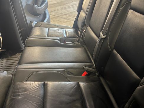 Used 2019 Chevrolet Suburban LT image 10