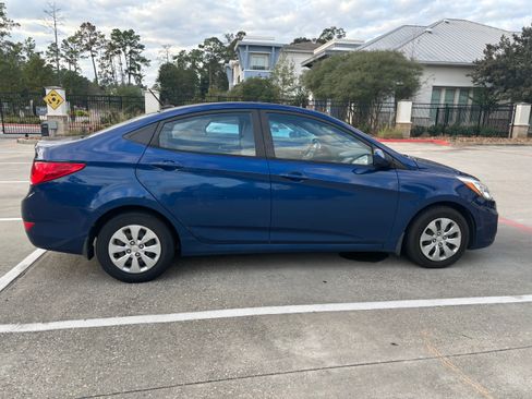 Used 2016 Hyundai Accent SE w/ Option Group 02 FWD image 4