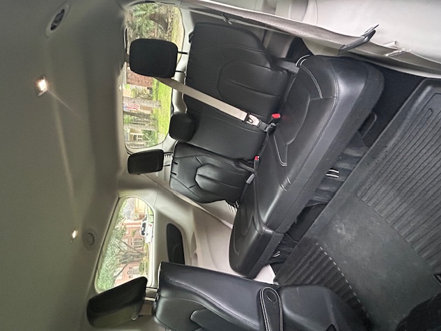 Used 2022 Chrysler Pacifica Touring-L FWD image 15