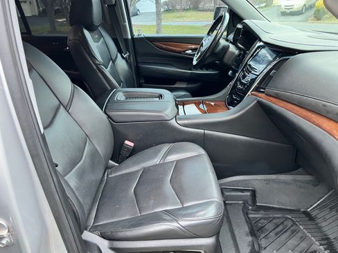 Used 2018 Cadillac Escalade Luxury image 10