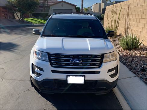 Used 2017 Ford Explorer FWD image 2