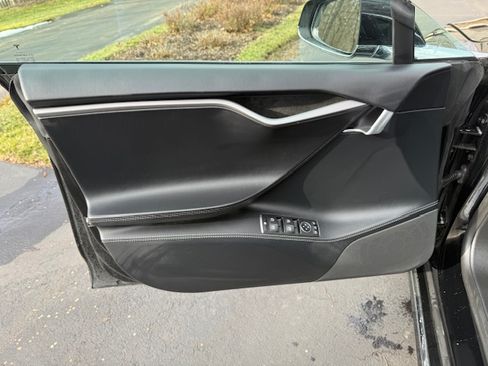Used 2020 Tesla Model S Long Range Plus image 16