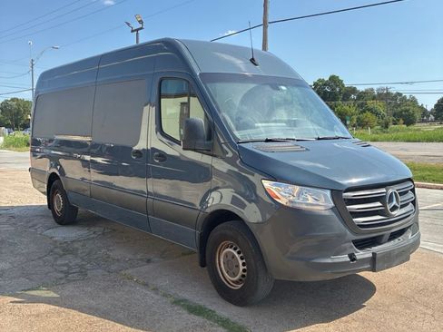 Used 2019 Mercedes-Benz Sprinter 170 image 2