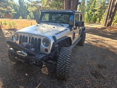 Used 2012 Jeep Wrangler Unlimited Rubicon w/ Connectivity Group image 19