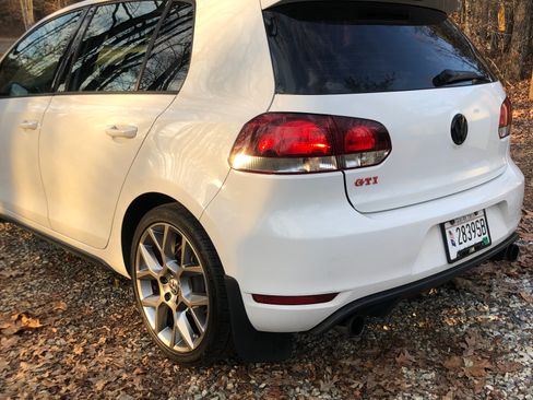 Used 2014 Volkswagen GTI Wolfsburg Edition image 5