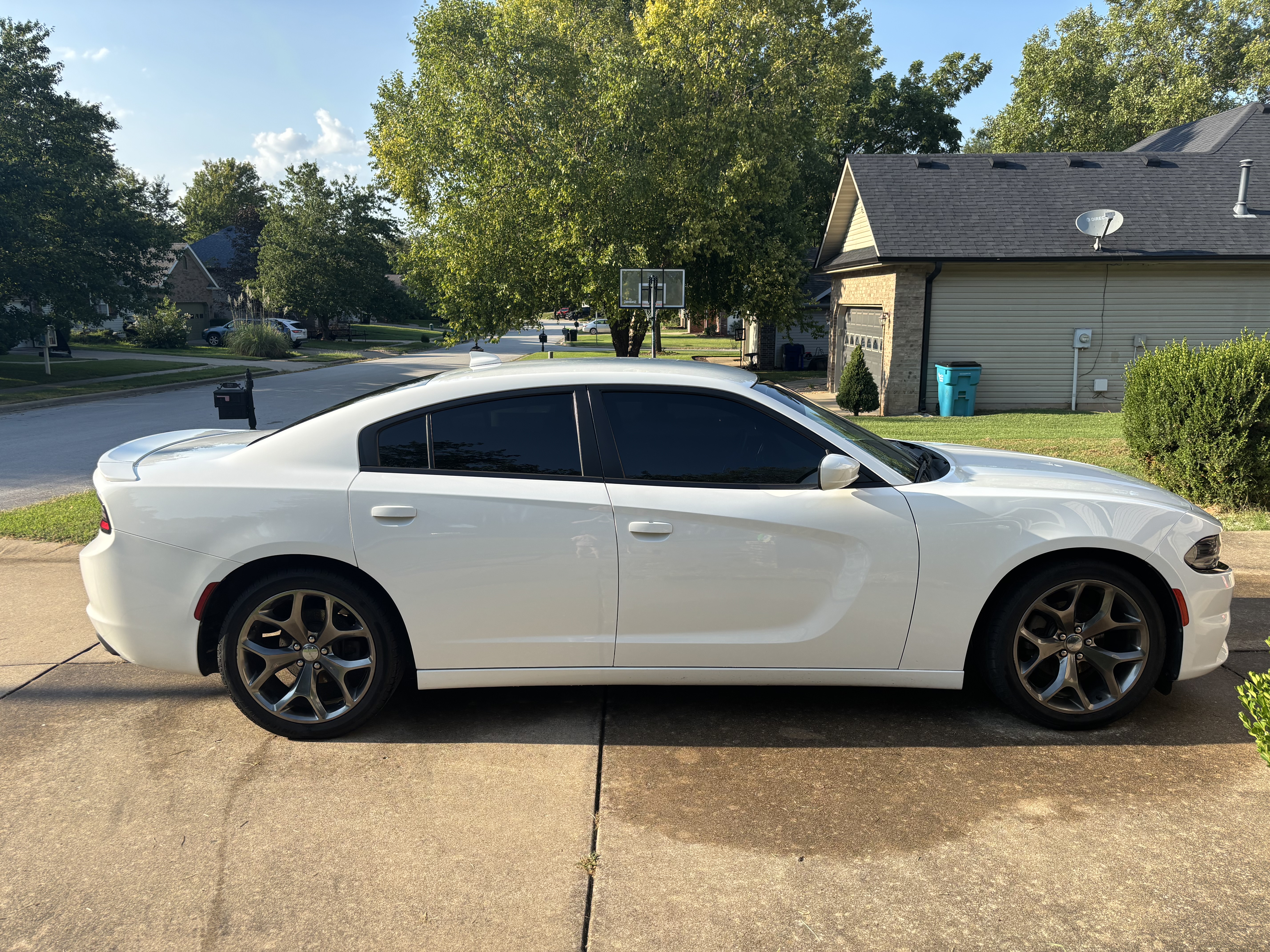 Used 2015 Dodge Charger SXT RWD image 4
