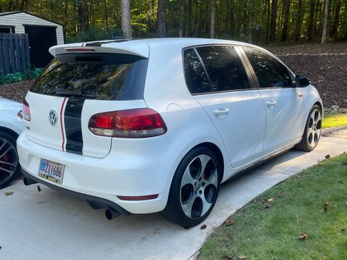 Used 2010 Volkswagen GTI 4-Door image 5