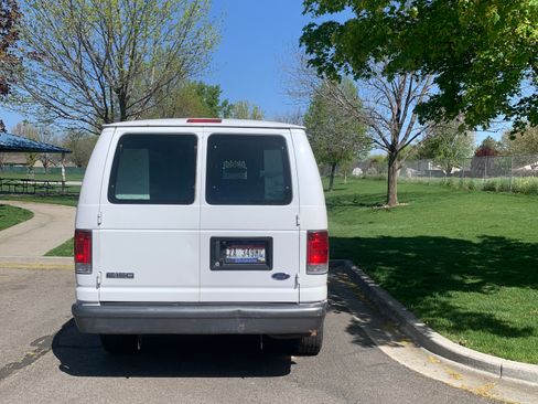 Used 2006 Ford E-150 and Econoline 150 RWD image 5