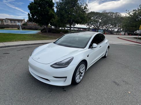 Used 2023 Tesla Model 3 Standard Range image 5