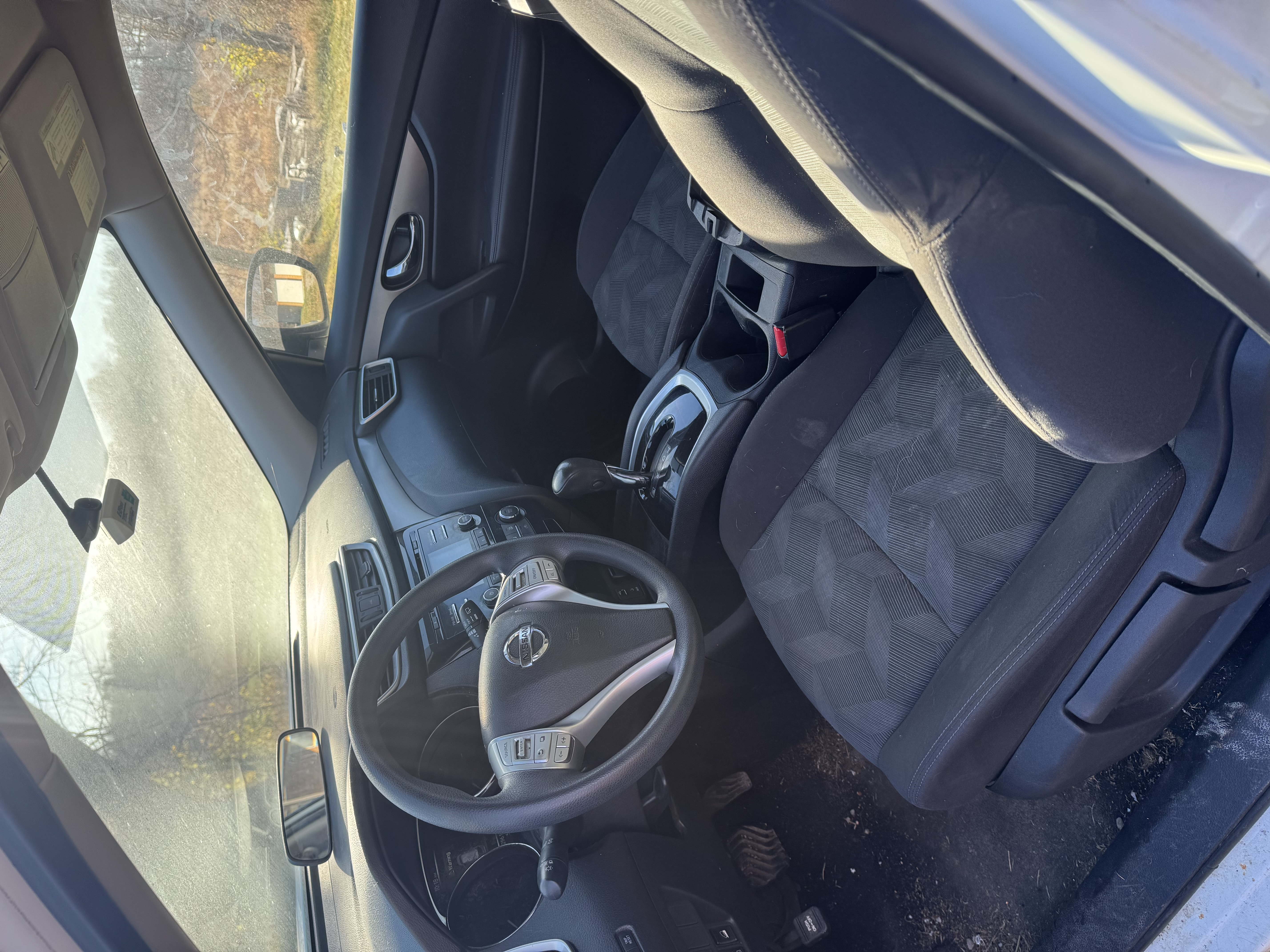 Used 2016 Nissan Rogue S AWD/4WD image 1