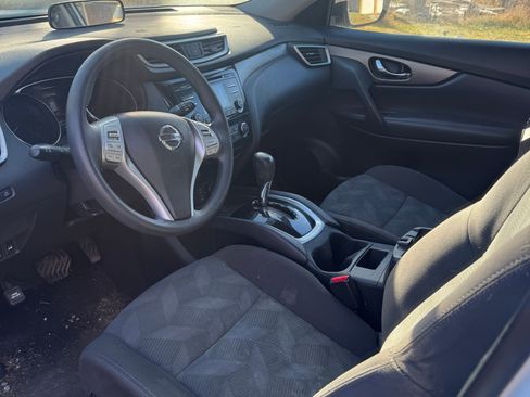 Used 2016 Nissan Rogue S image 1