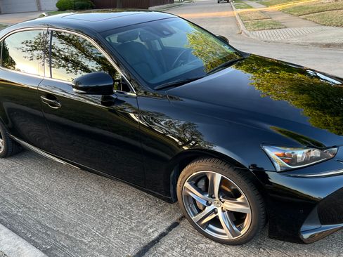 Used 2017 Lexus IS 200t w/ Premium Package image 2