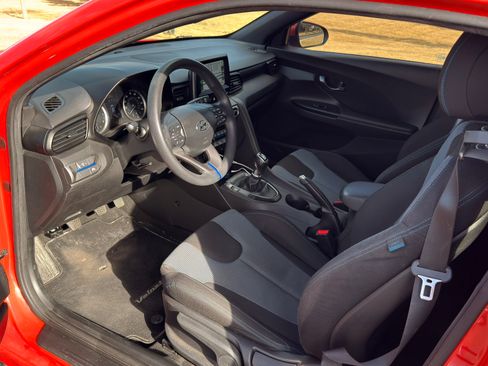 Used 2019 Hyundai Veloster 2.0 image 6