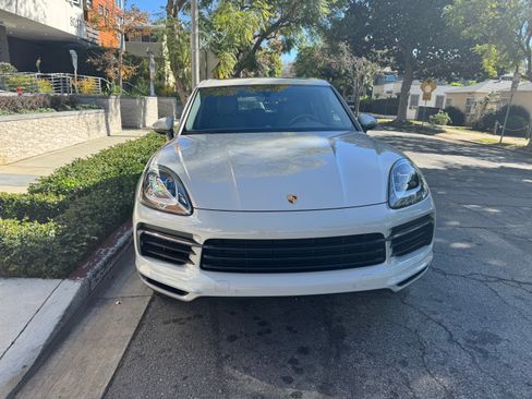 Used 2022 Porsche Cayenne Platinum Edition image 1