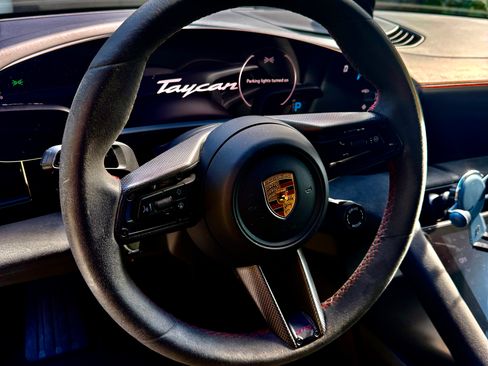 Used 2022 Porsche Taycan GTS image 11