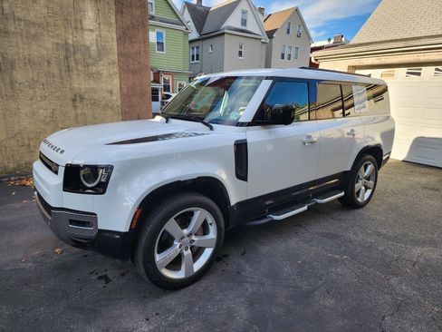 Used 2023 Land Rover Defender 130 S image 1