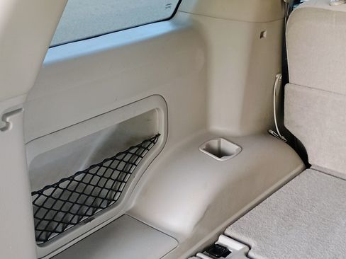 Used 2006 Ford Explorer XLT image 26