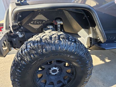 Used 2014 Jeep Wrangler Unlimited Rubicon image 11