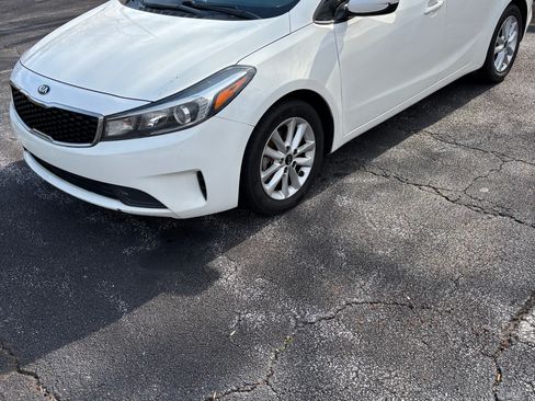 Used 2017 Kia Forte S FWD image 1