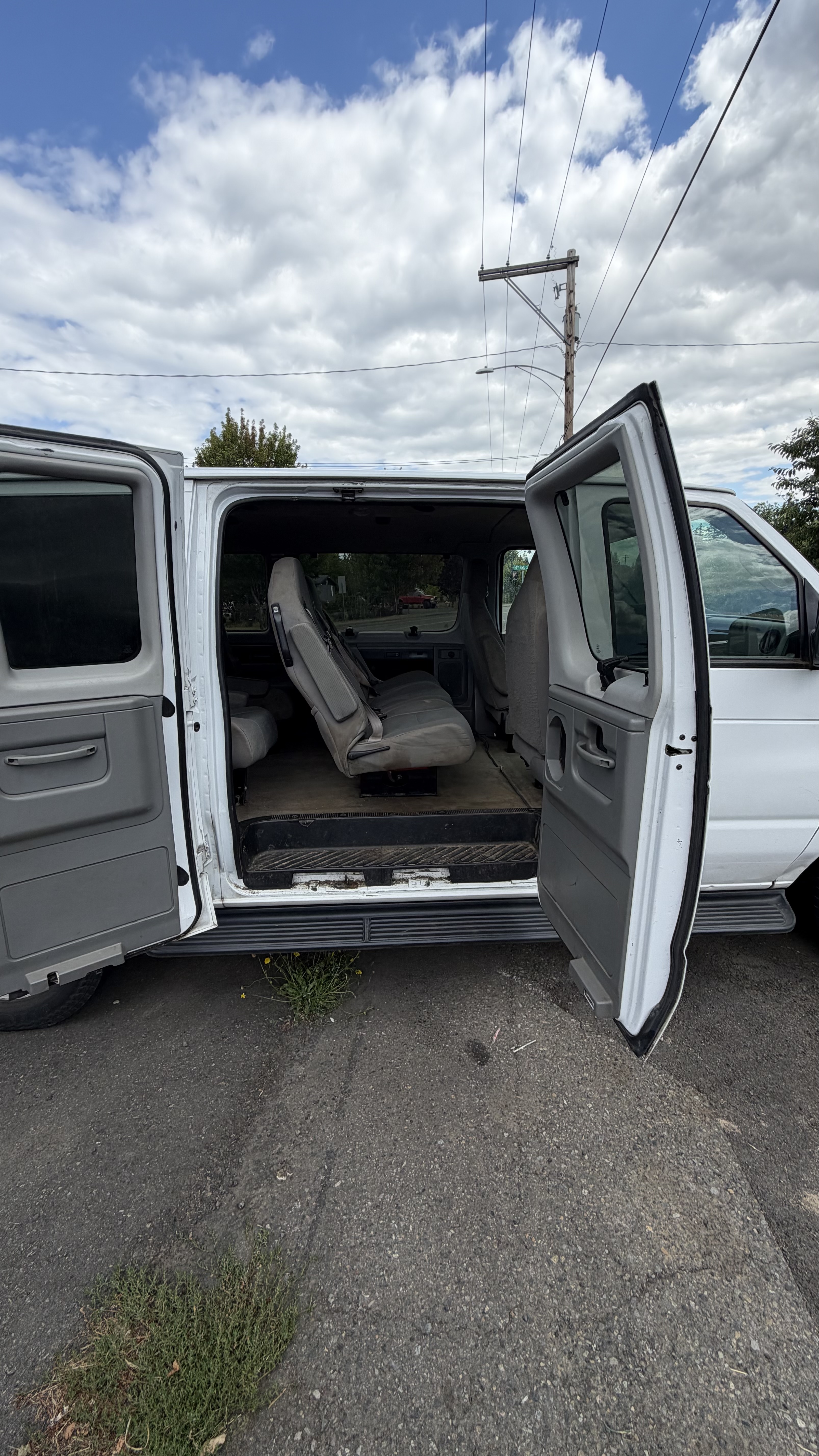 Used 2013 Ford E-350 and Econoline 350 XLT RWD image 10