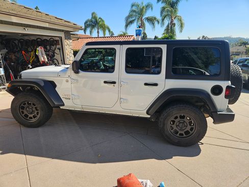 Used 2019 Jeep Wrangler Unlimited Sport image 1