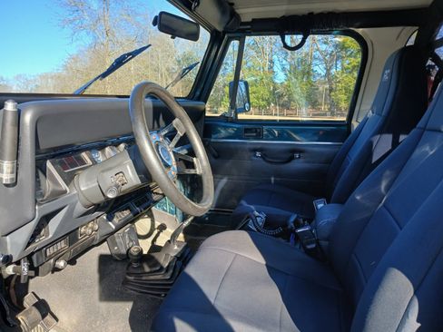 Used 1995 Jeep Wrangler SE image 10