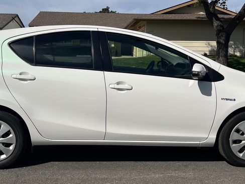 Used 2013 Toyota Prius C Two image 6