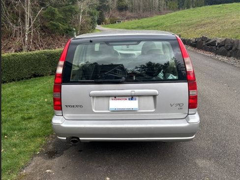Used 2000 Volvo V70 SE image 9