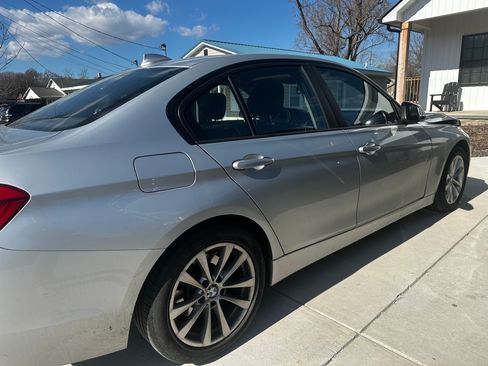 Used 2017 BMW 320i xDrive Sedan image 2