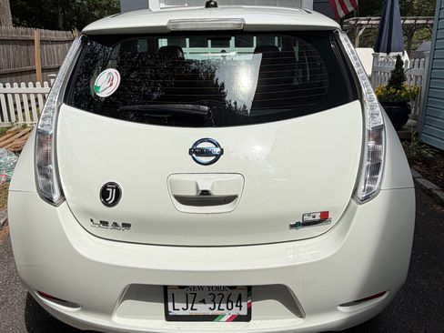 Used 2017 Nissan Leaf S w/ Charge Package FWD image 5