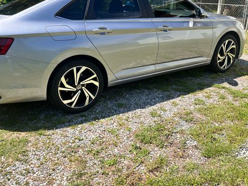 Used 2025 Volkswagen Jetta SEL FWD image 13