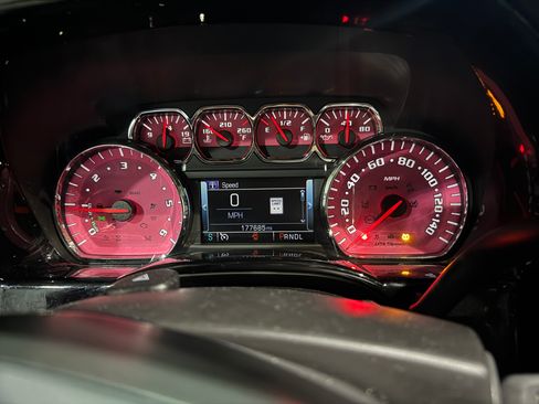 Used 2018 Chevrolet Silverado 1500 LT w/ All Star Edition image 10