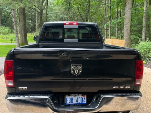 Used 2017 RAM 1500 Classic SLT AWD/4WD image 9