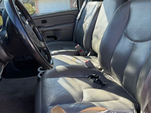 Used 2004 Chevrolet Silverado 2500 LS w/ Heavy-Duty Power Package image 19