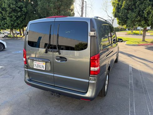 Used 2022 Mercedes-Benz Metris image 13