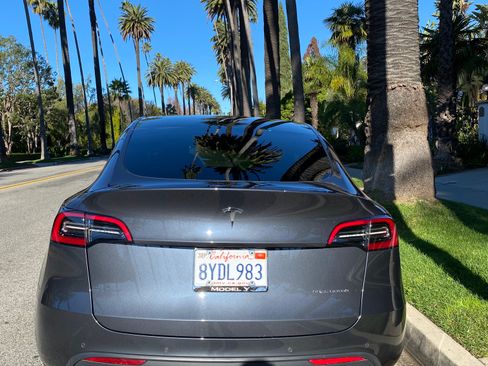 Used 2021 Tesla Model Y Long Range image 6