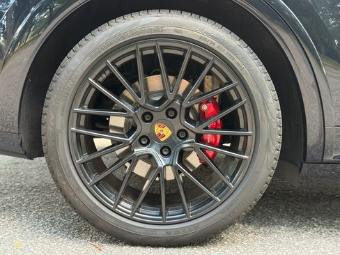 Used 2021 Porsche Cayenne GTS AWD/4WD image 25