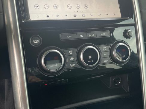 Used 2020 Land Rover Discovery HSE image 11