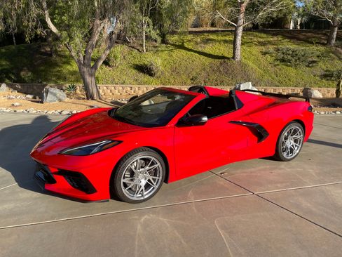 Used 2020 Chevrolet Corvette Stingray Convertible w/ Z51 Performance Package RWD image 12
