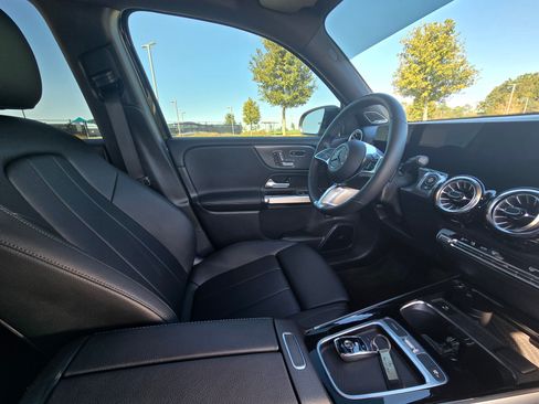 Used 2024 Mercedes-Benz GLB 250 250 4MATIC Sport Utility 4D image 15