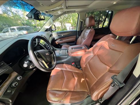 Used 2018 Cadillac Escalade Luxury image 6