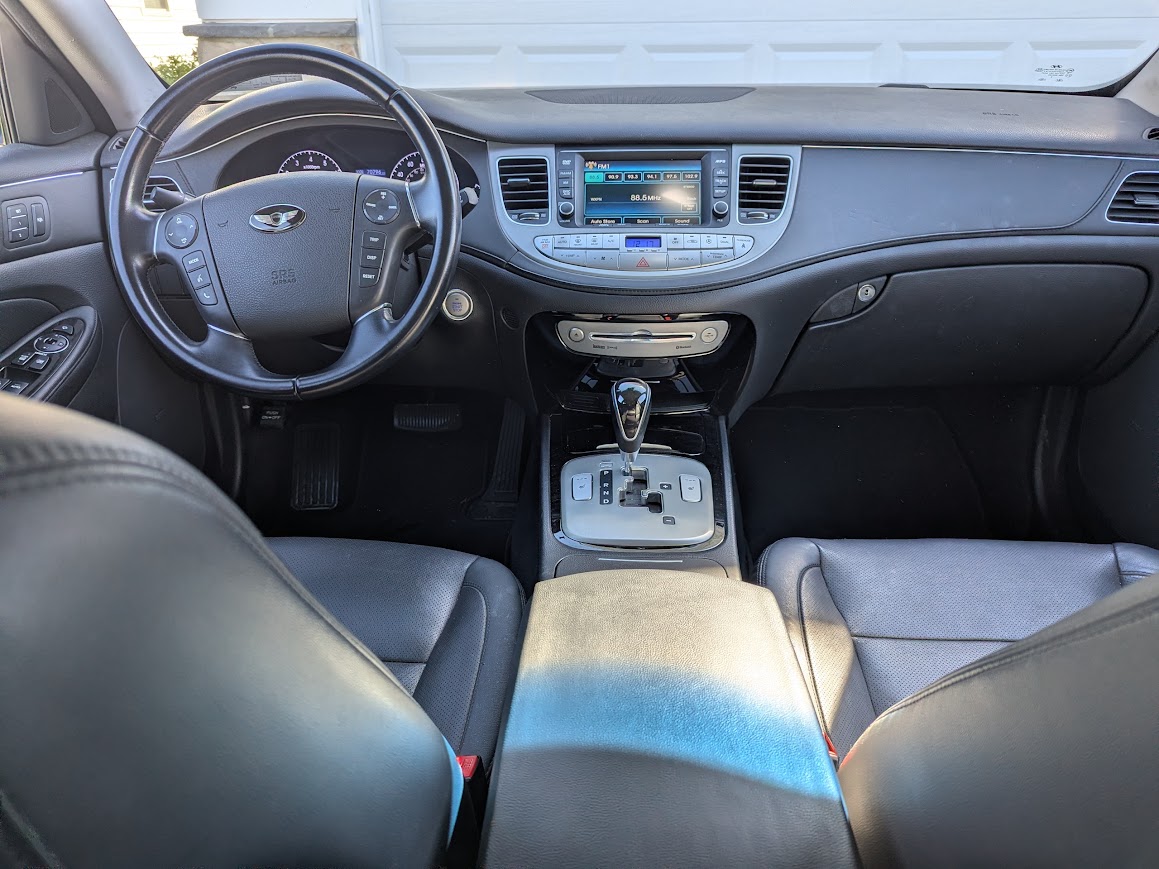 Used 2013 Hyundai Genesis 3.8 w/ Premium Pkg RWD image 11