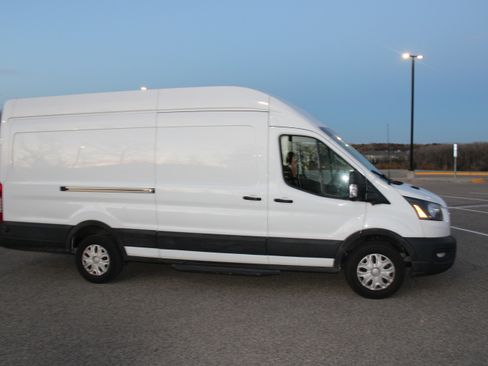 Used 2022 Ford E-Transit 148 High Roof Extended image 2