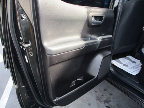 Used 2021 Toyota Tacoma TRD Off-Road w/ Technology Package image 23