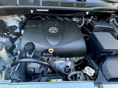 Used 2020 Toyota Sienna L image 23