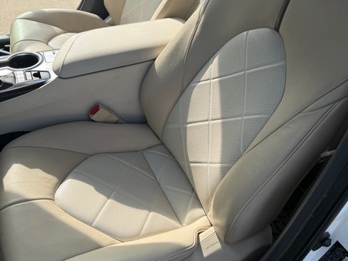 Used 2019 Toyota Camry XLE image 8