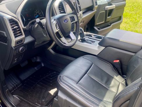 Used 2019 Ford F150 Lariat w/ Equipment Group 502A Luxury AWD/4WD image 10